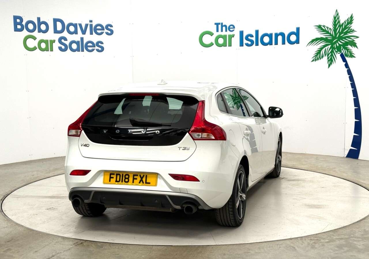 2018 VOLVO V40 2018 VOLVO V40