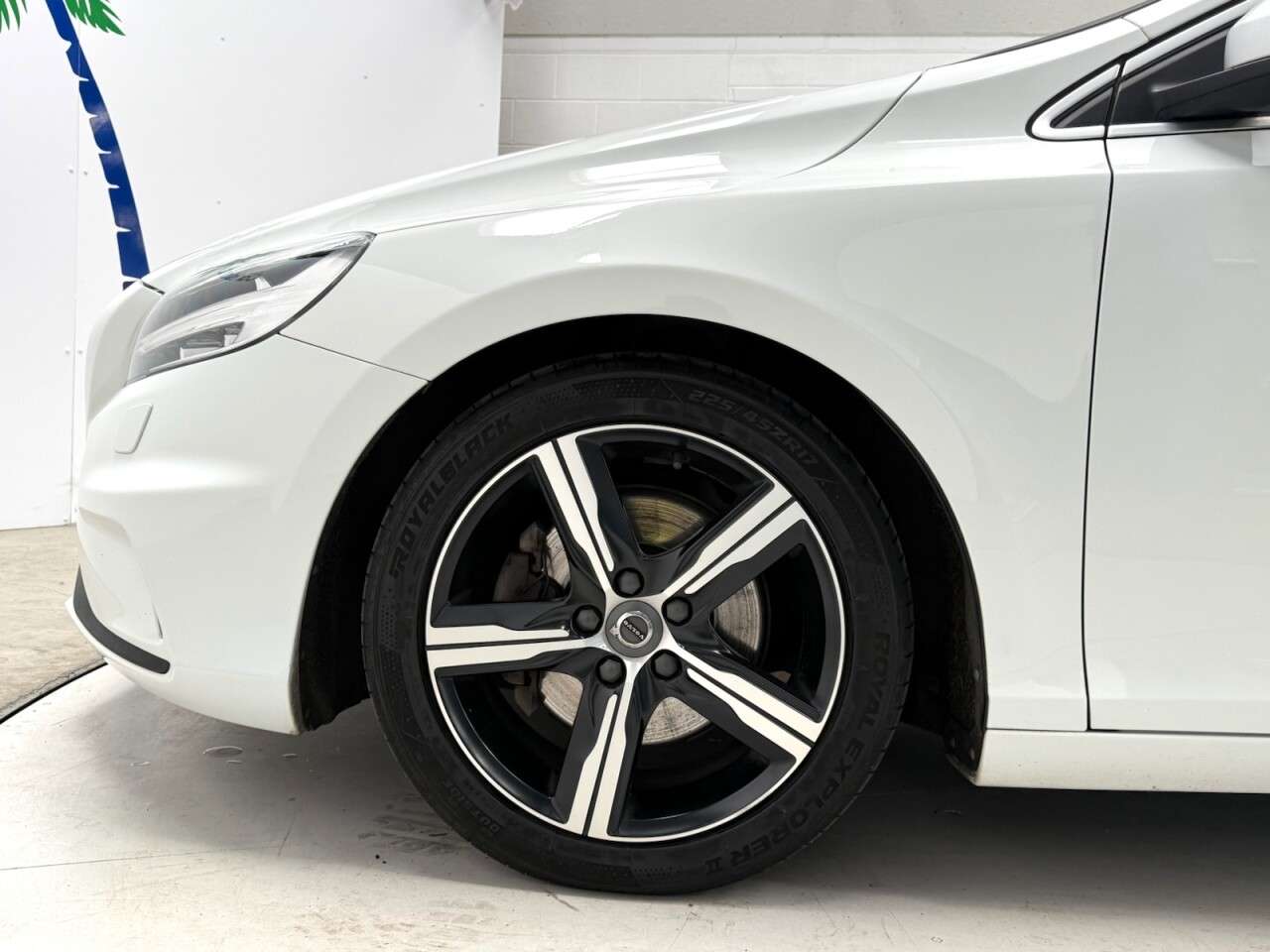 2018 VOLVO V40 2018 VOLVO V40