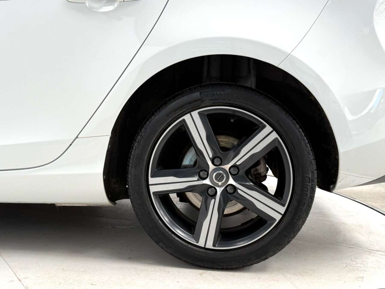 2018 VOLVO V40 2018 VOLVO V40