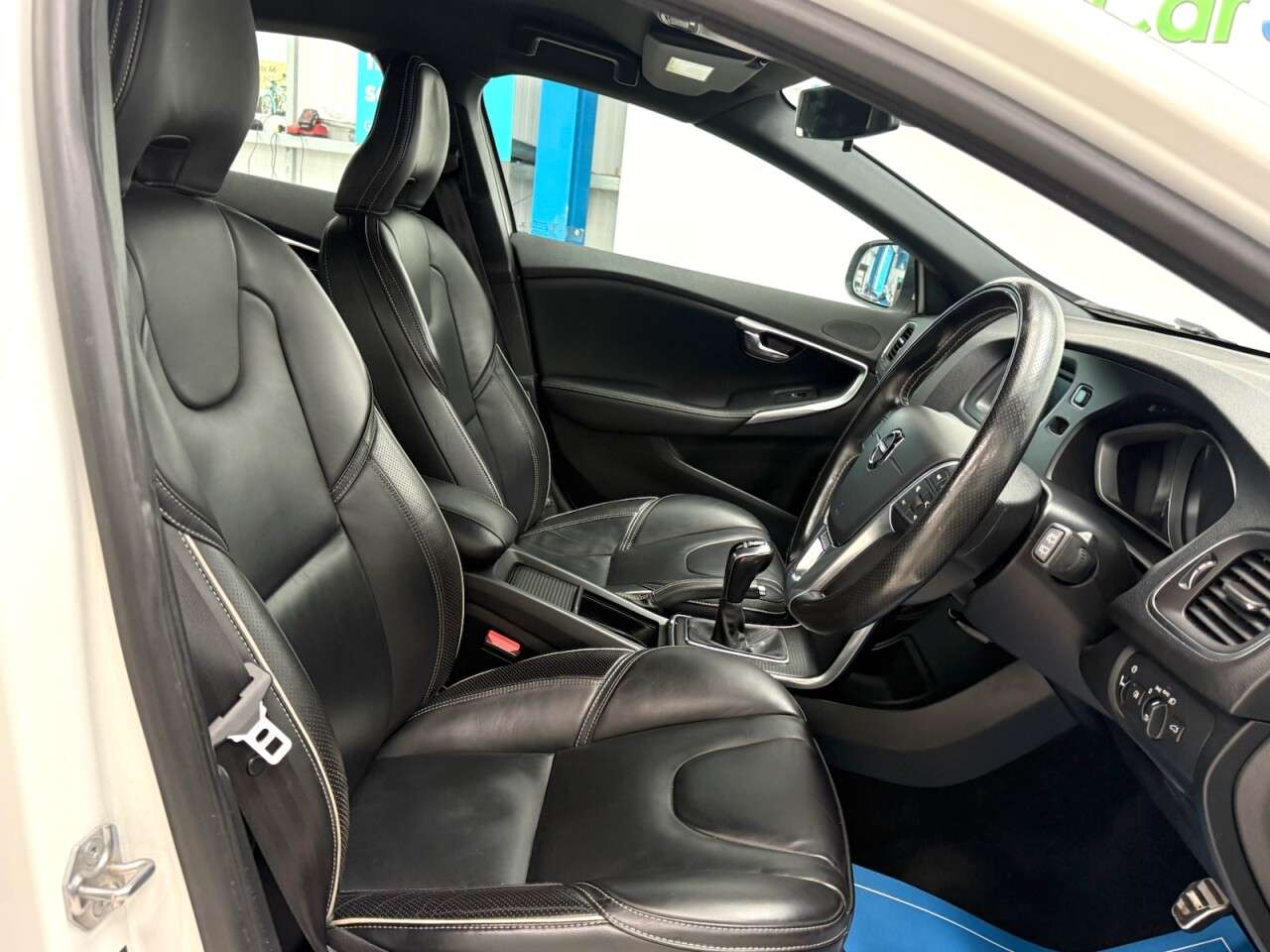 2018 VOLVO V40 2018 VOLVO V40