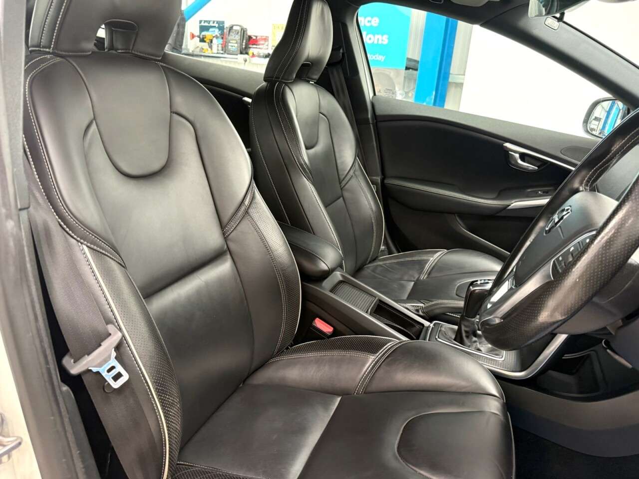 2018 VOLVO V40 2018 VOLVO V40