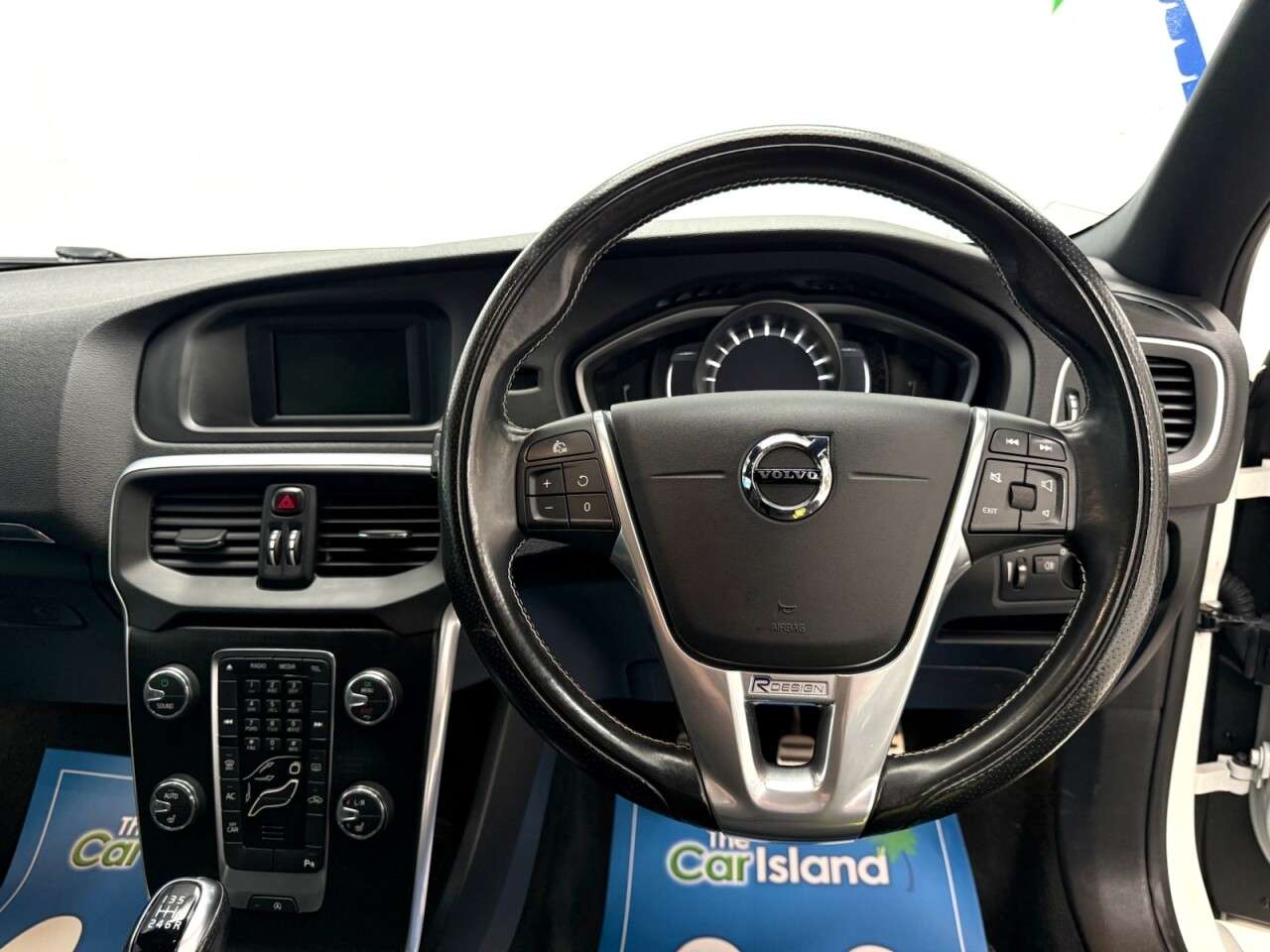 2018 VOLVO V40 2018 VOLVO V40