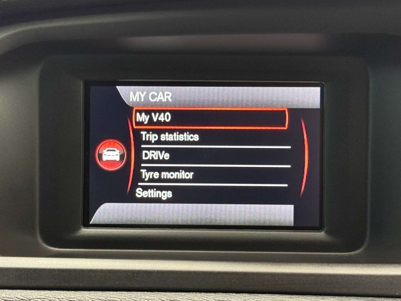 2018 VOLVO V40 2018 VOLVO V40