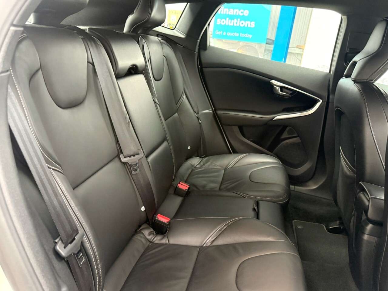 2018 VOLVO V40 2018 VOLVO V40