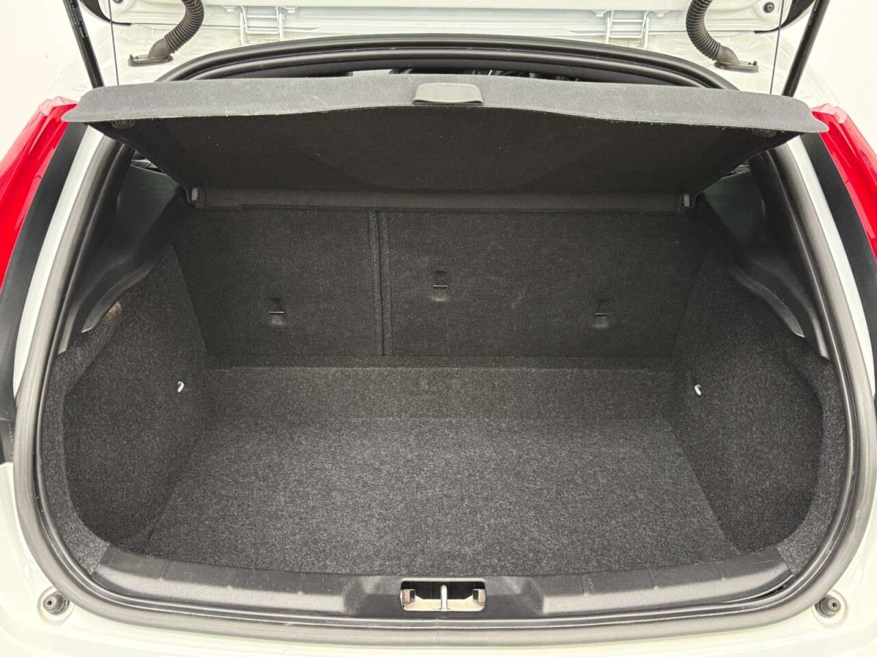 2018 VOLVO V40 2018 VOLVO V40