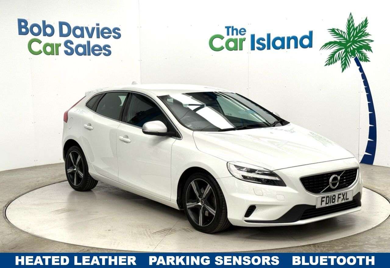 A 2018 VOLVO V40 2.0 T3 R-Design Hatchback 5dr Petrol Manual Euro 6 (s/s) (152 ps) Full Serv A 2018 VOLVO V40 2.0 T3 R-Design Hatchback 5dr Petrol Manual Euro 6 (s/s) (152 ps) Full Serv