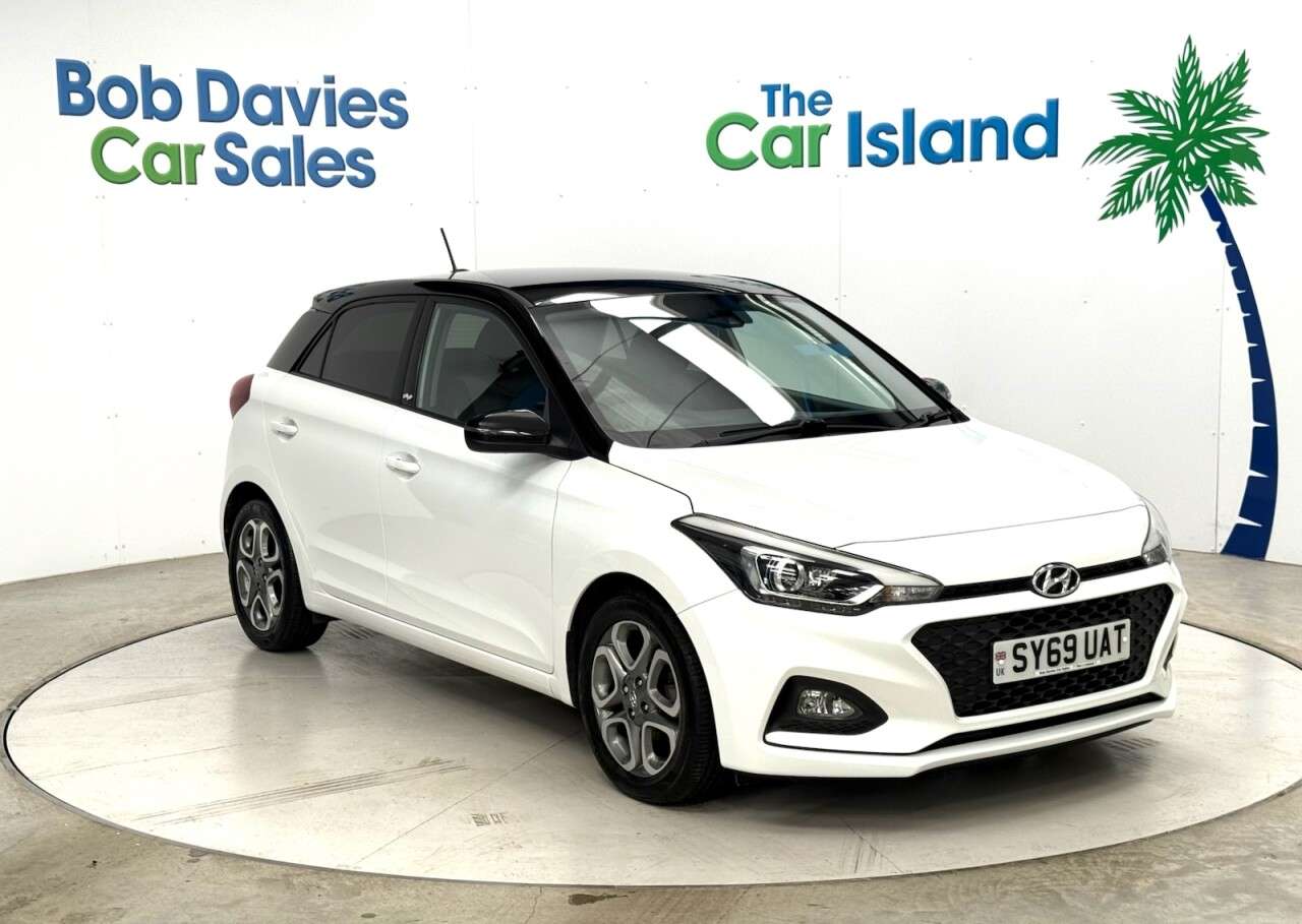 A 2019 HYUNDAI I20 1.2 Play Hatchback 5dr Petrol Manual Euro 6 (s/s) (84 ps) CARPLAY, Cruise C A 2019 HYUNDAI I20 1.2 Play Hatchback 5dr Petrol Manual Euro 6 (s/s) (84 ps) CARPLAY, Cruise C