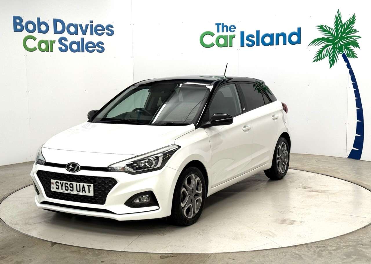 A 2019 HYUNDAI I20 1.2 Play Hatchback 5dr Petrol Manual Euro 6 (s/s) (84 ps) CARPLAY, Cruise C A 2019 HYUNDAI I20 1.2 Play Hatchback 5dr Petrol Manual Euro 6 (s/s) (84 ps) CARPLAY, Cruise C
