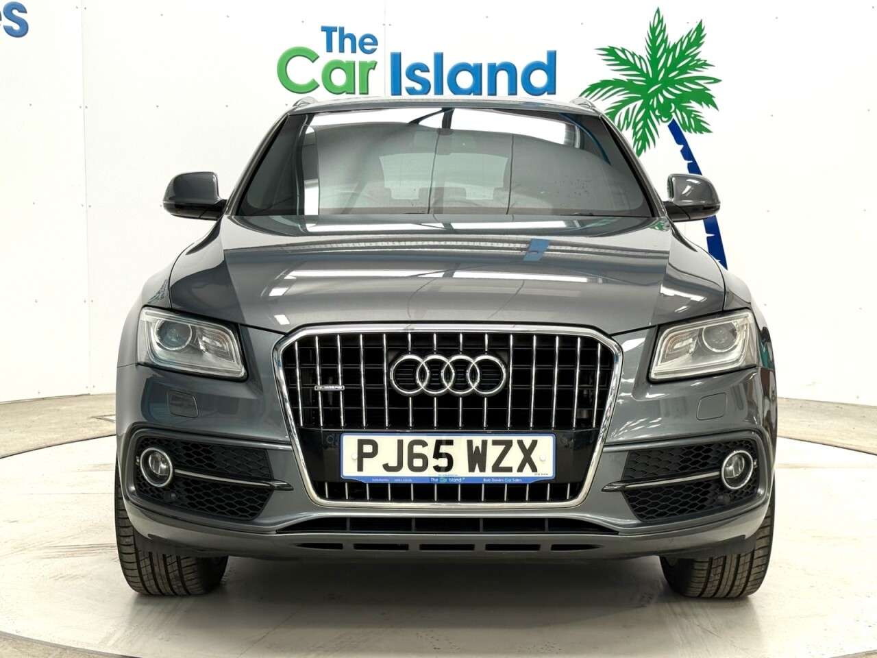 A 2015 AUDI Q5 2.0 TDI S line Plus SUV 5dr Diesel Manual quattro Euro 6 (s/s) (150 ps) A 2015 AUDI Q5 2.0 TDI S line Plus SUV 5dr Diesel Manual quattro Euro 6 (s/s) (150 ps)