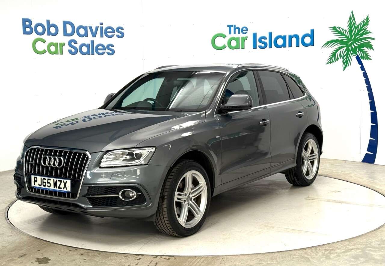 A 2015 AUDI Q5 2.0 TDI S line Plus SUV 5dr Diesel Manual quattro Euro 6 (s/s) (150 ps) A 2015 AUDI Q5 2.0 TDI S line Plus SUV 5dr Diesel Manual quattro Euro 6 (s/s) (150 ps)