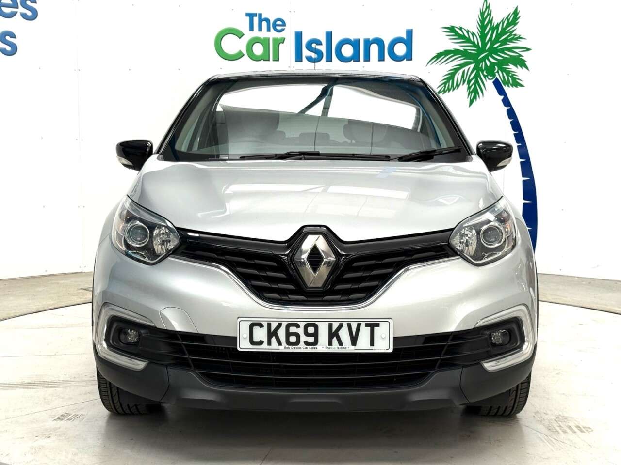 A 2019 RENAULT CAPTUR 1.3 TCe ENERGY Iconic SUV 5dr Petrol Manual Euro 6 (s/s) (130 ps) Cruise Pa A 2019 RENAULT CAPTUR 1.3 TCe ENERGY Iconic SUV 5dr Petrol Manual Euro 6 (s/s) (130 ps) Cruise Pa