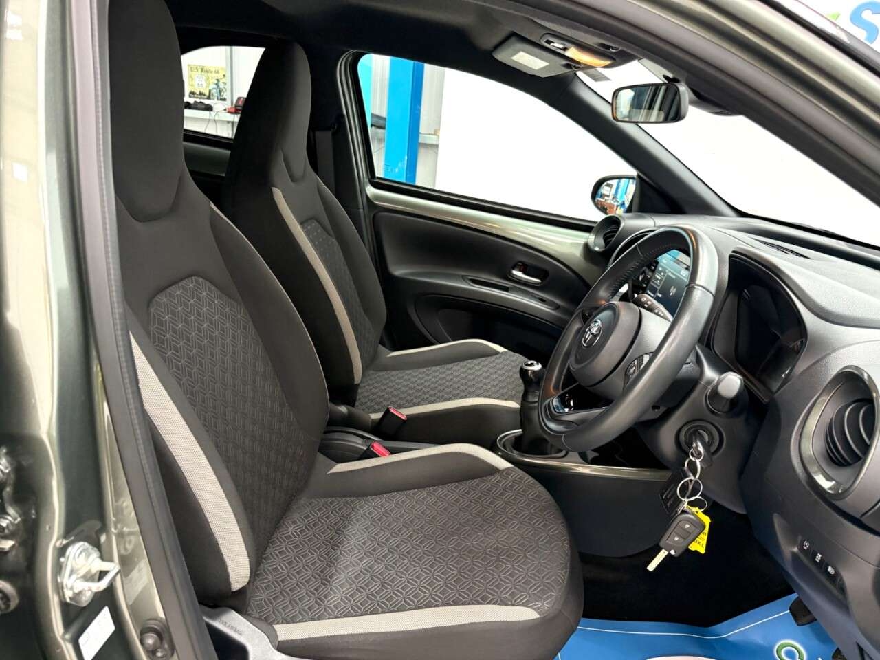 2023 TOYOTA AYGO X 2023 TOYOTA AYGO X