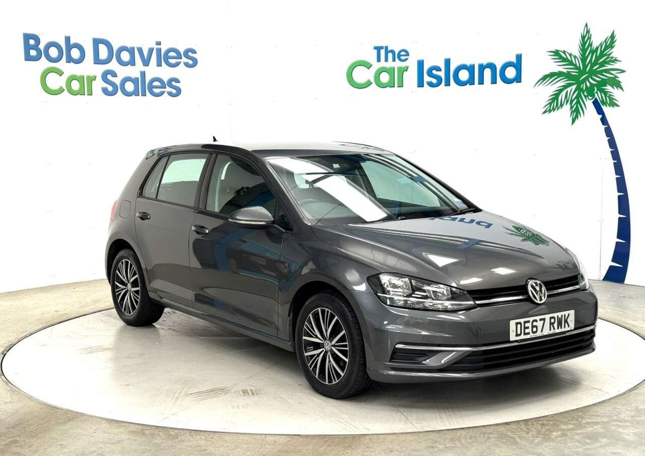 A 2017 VOLKSWAGEN GOLF 1.4 TSI BlueMotion Tech SE Nav Hatchback 5dr Petrol Manual Euro 6 (s/s) (12 A 2017 VOLKSWAGEN GOLF 1.4 TSI BlueMotion Tech SE Nav Hatchback 5dr Petrol Manual Euro 6 (s/s) (12