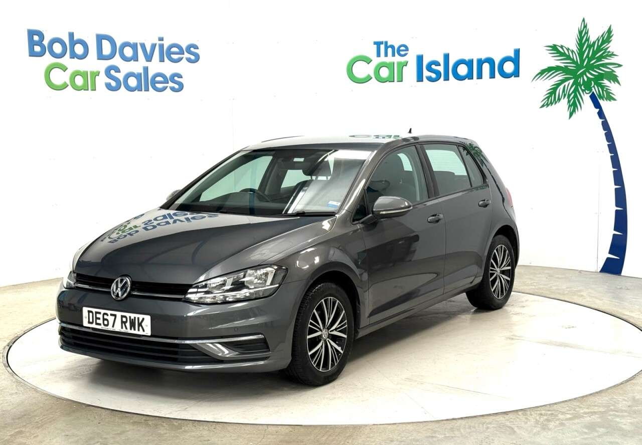 A 2017 VOLKSWAGEN GOLF 1.4 TSI BlueMotion Tech SE Nav Hatchback 5dr Petrol Manual Euro 6 (s/s) (12 A 2017 VOLKSWAGEN GOLF 1.4 TSI BlueMotion Tech SE Nav Hatchback 5dr Petrol Manual Euro 6 (s/s) (12