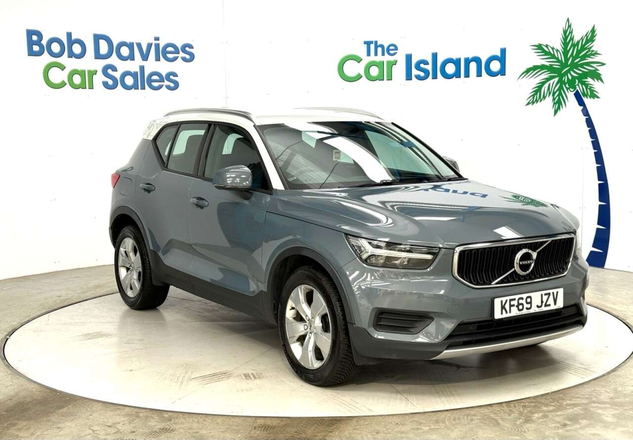 A 2019 VOLVO XC40 1.5 T3 Momentum SUV 5dr Petrol Manual Euro 6 (s/s) (163 ps) Park Assist & F A 2019 VOLVO XC40 1.5 T3 Momentum SUV 5dr Petrol Manual Euro 6 (s/s) (163 ps) Park Assist & F