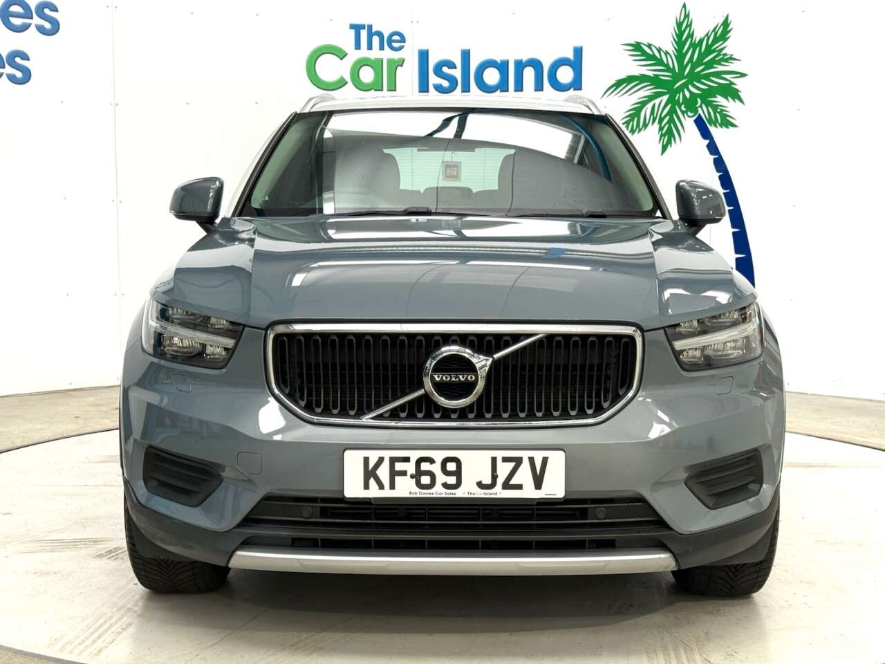 A 2019 VOLVO XC40 1.5 T3 Momentum SUV 5dr Petrol Manual Euro 6 (s/s) (163 ps) Park Assist & F A 2019 VOLVO XC40 1.5 T3 Momentum SUV 5dr Petrol Manual Euro 6 (s/s) (163 ps) Park Assist & F