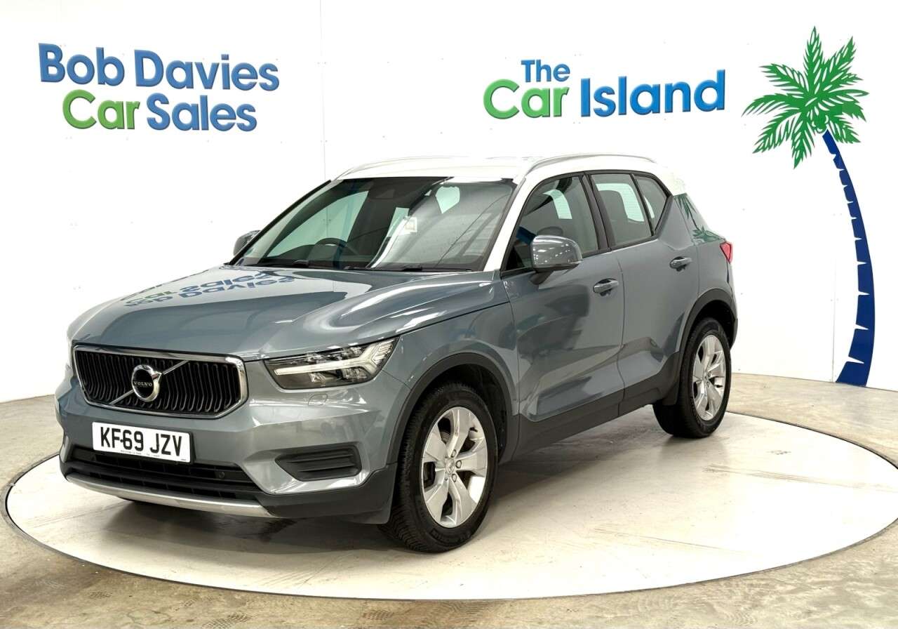 A 2019 VOLVO XC40 1.5 T3 Momentum SUV 5dr Petrol Manual Euro 6 (s/s) (163 ps) Park Assist & F A 2019 VOLVO XC40 1.5 T3 Momentum SUV 5dr Petrol Manual Euro 6 (s/s) (163 ps) Park Assist & F