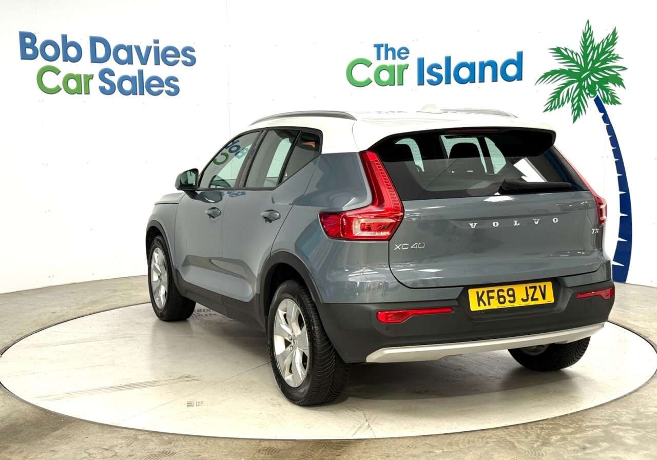 2019 VOLVO XC40 2019 VOLVO XC40