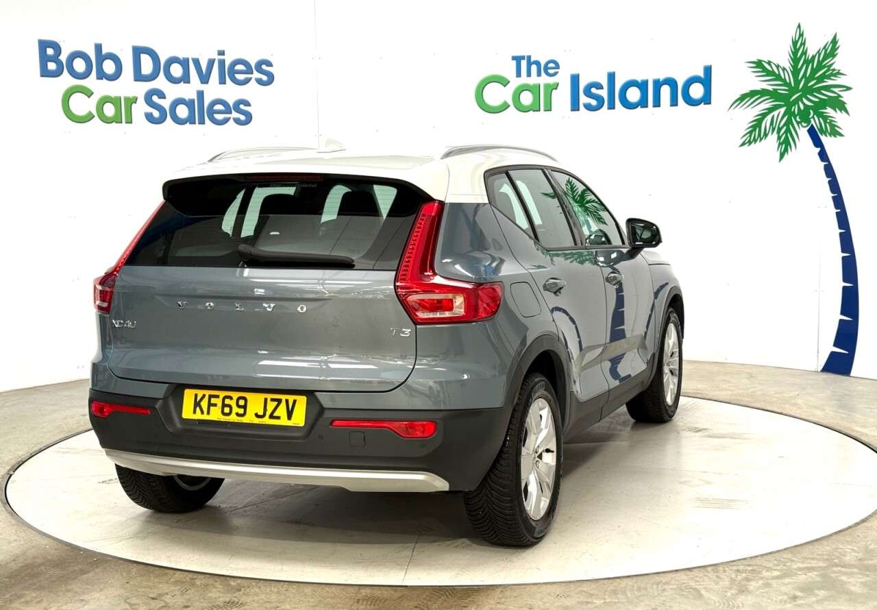 2019 VOLVO XC40 2019 VOLVO XC40