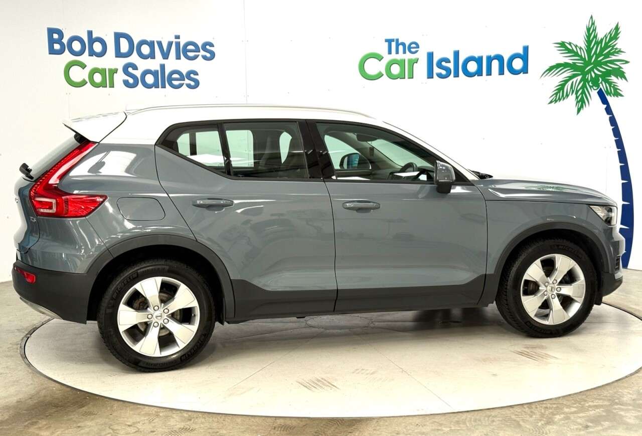 2019 VOLVO XC40 2019 VOLVO XC40