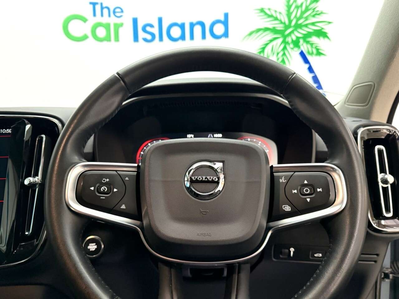 2019 VOLVO XC40 2019 VOLVO XC40