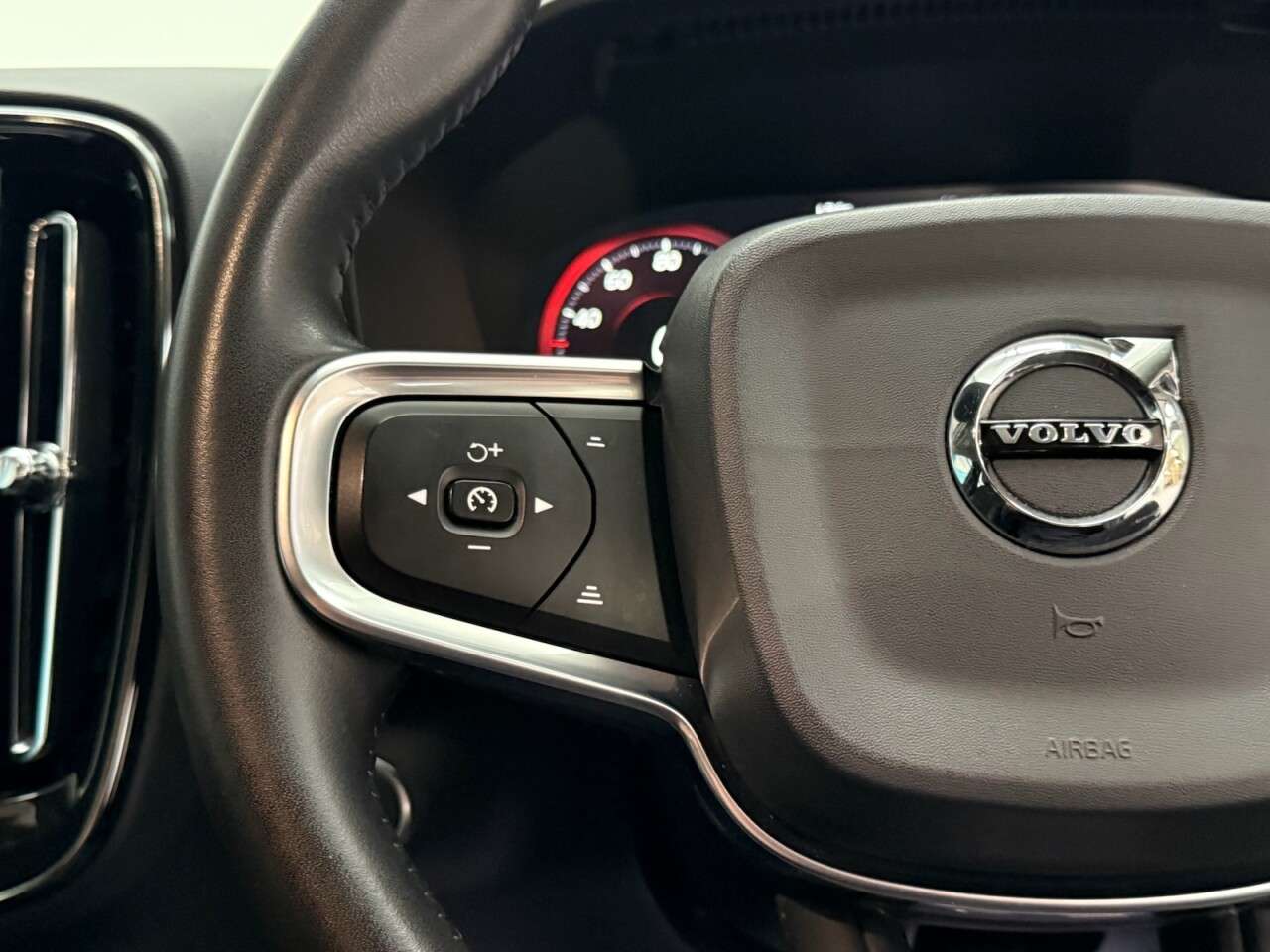 2019 VOLVO XC40 2019 VOLVO XC40
