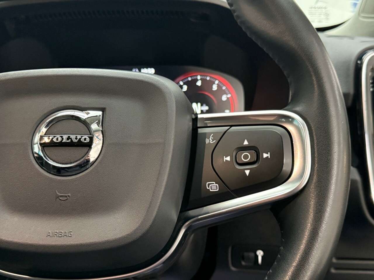 2019 VOLVO XC40 2019 VOLVO XC40