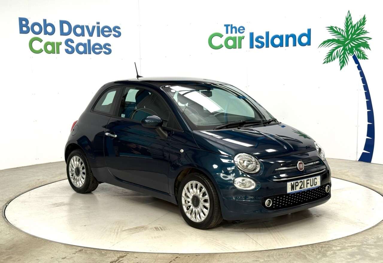 A 2021 FIAT 500 1.0 MHEV Lounge Hatchback 3dr Petrol Manual Euro 6 (s/s) (70 bhp) Parking S A 2021 FIAT 500 1.0 MHEV Lounge Hatchback 3dr Petrol Manual Euro 6 (s/s) (70 bhp) Parking S