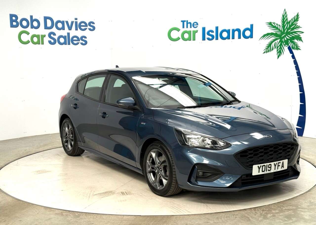 A 2019 FORD FOCUS 1.5 EcoBlue ST-Line Hatchback 5dr Diesel Manual Euro 6 (s/s) (120 ps) Spoil A 2019 FORD FOCUS 1.5 EcoBlue ST-Line Hatchback 5dr Diesel Manual Euro 6 (s/s) (120 ps) Spoil