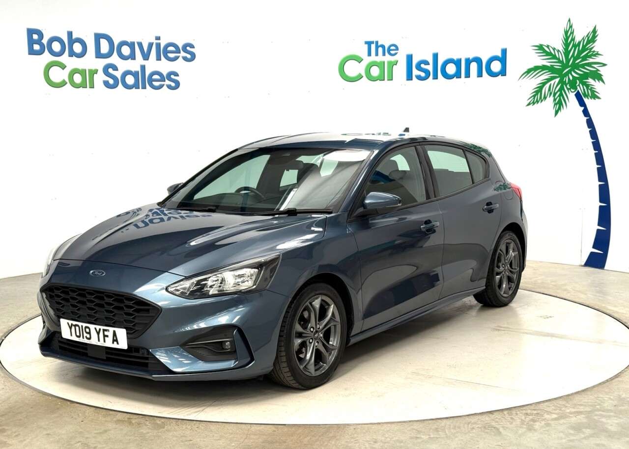 A 2019 FORD FOCUS 1.5 EcoBlue ST-Line Hatchback 5dr Diesel Manual Euro 6 (s/s) (120 ps) Spoil A 2019 FORD FOCUS 1.5 EcoBlue ST-Line Hatchback 5dr Diesel Manual Euro 6 (s/s) (120 ps) Spoil