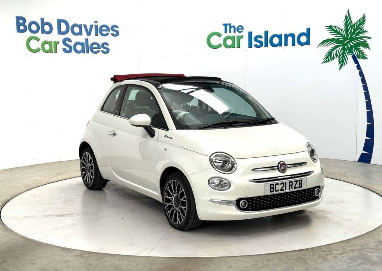 A 2021 FIAT 500C 1.0 MHEV Dolcevita Convertible 2dr Petrol Manual Euro 6 (s/s) (70 bhp) CarP A 2021 FIAT 500C 1.0 MHEV Dolcevita Convertible 2dr Petrol Manual Euro 6 (s/s) (70 bhp) CarP