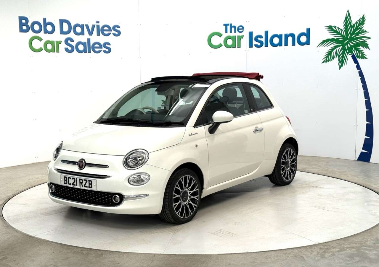 A 2021 FIAT 500C 1.0 MHEV Dolcevita Convertible 2dr Petrol Manual Euro 6 (s/s) (70 bhp) CarP A 2021 FIAT 500C 1.0 MHEV Dolcevita Convertible 2dr Petrol Manual Euro 6 (s/s) (70 bhp) CarP