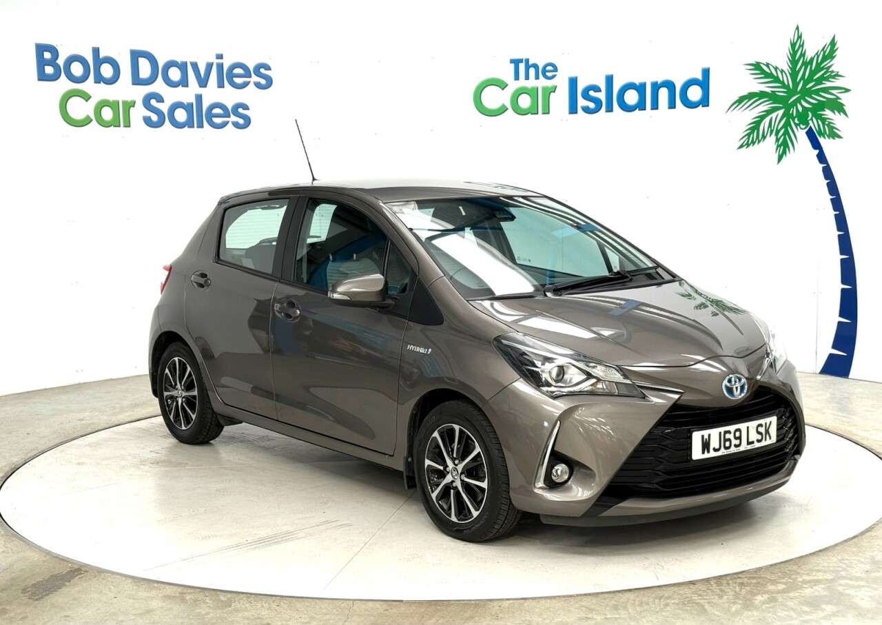 A 2019 TOYOTA YARIS 1.5 VVT-h Icon Tech Hatchback 5dr Petrol Hybrid E-CVT Euro 6 (s/s) (100 ps) A 2019 TOYOTA YARIS 1.5 VVT-h Icon Tech Hatchback 5dr Petrol Hybrid E-CVT Euro 6 (s/s) (100 ps)