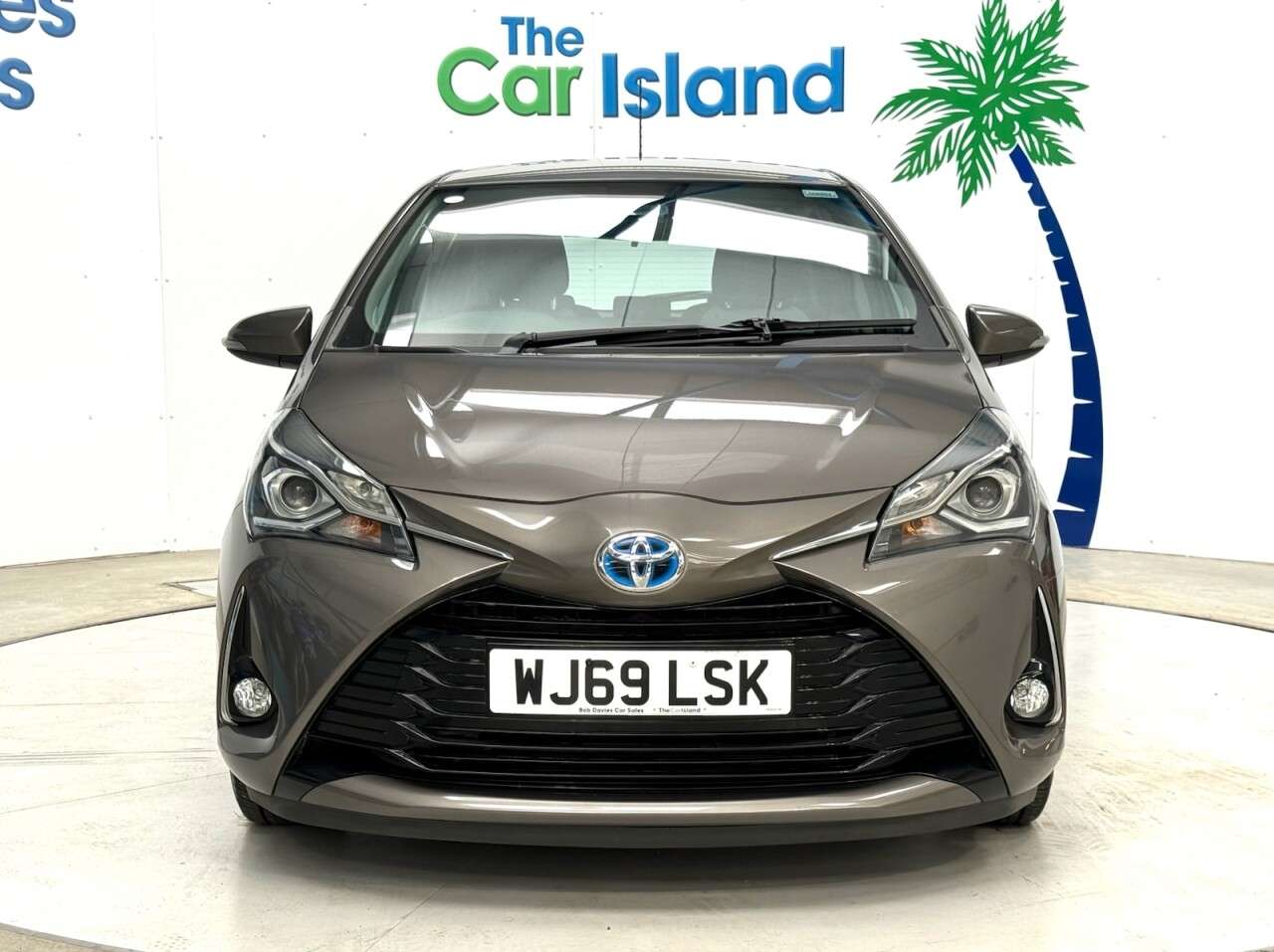 A 2019 TOYOTA YARIS 1.5 VVT-h Icon Tech Hatchback 5dr Petrol Hybrid E-CVT Euro 6 (s/s) (100 ps) A 2019 TOYOTA YARIS 1.5 VVT-h Icon Tech Hatchback 5dr Petrol Hybrid E-CVT Euro 6 (s/s) (100 ps)