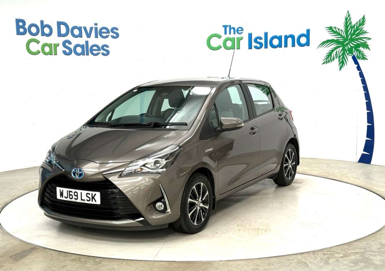 A 2019 TOYOTA YARIS 1.5 VVT-h Icon Tech Hatchback 5dr Petrol Hybrid E-CVT Euro 6 (s/s) (100 ps) A 2019 TOYOTA YARIS 1.5 VVT-h Icon Tech Hatchback 5dr Petrol Hybrid E-CVT Euro 6 (s/s) (100 ps)