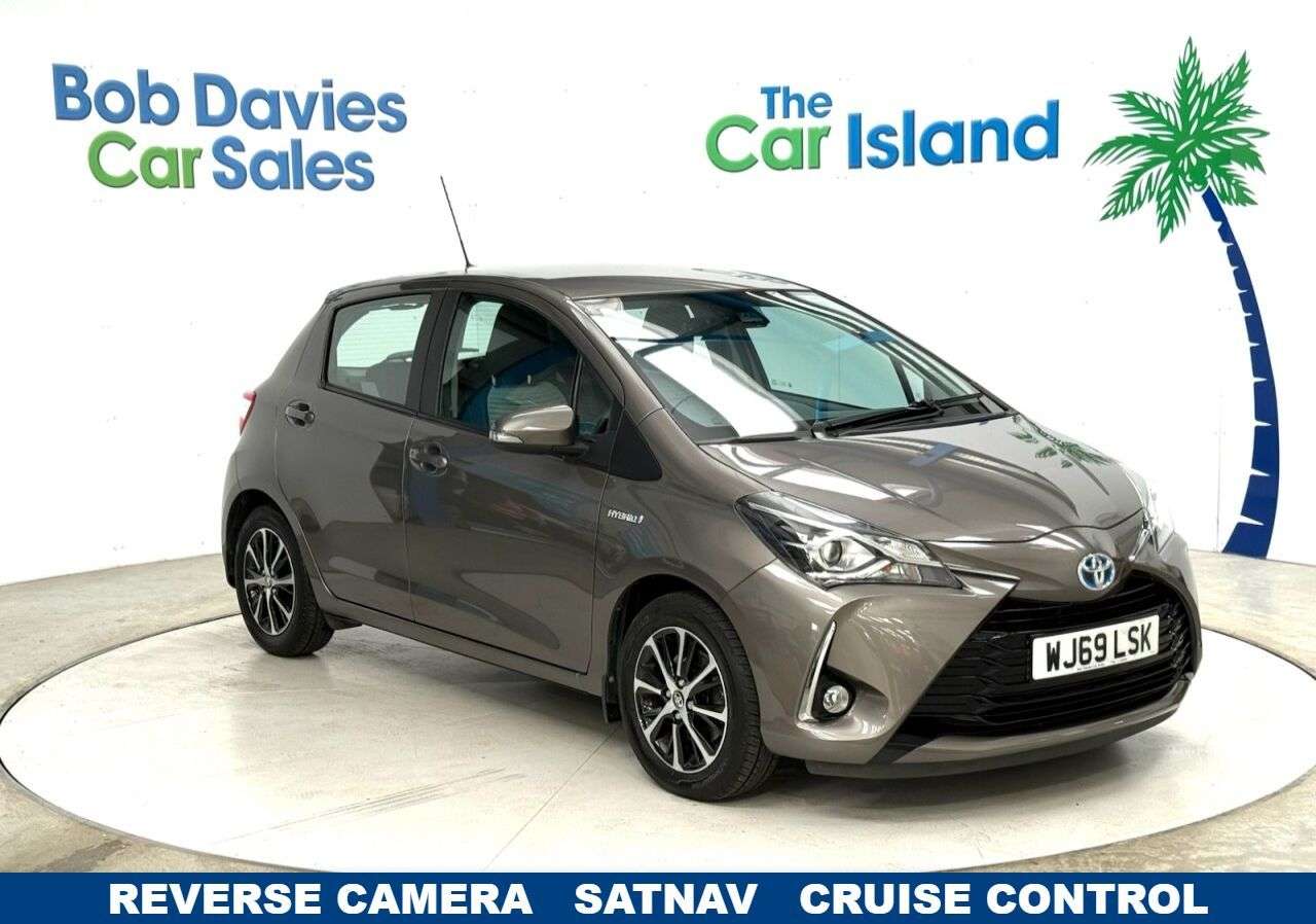 A 2019 TOYOTA YARIS 1.5 VVT-h Icon Tech Hatchback 5dr Petrol Hybrid E-CVT Euro 6 (s/s) (100 ps) A 2019 TOYOTA YARIS 1.5 VVT-h Icon Tech Hatchback 5dr Petrol Hybrid E-CVT Euro 6 (s/s) (100 ps)