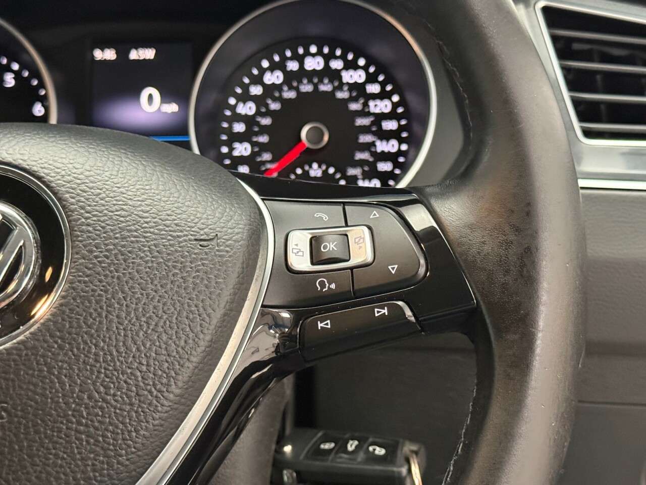 2018 VOLKSWAGEN TIGUAN 2018 VOLKSWAGEN TIGUAN