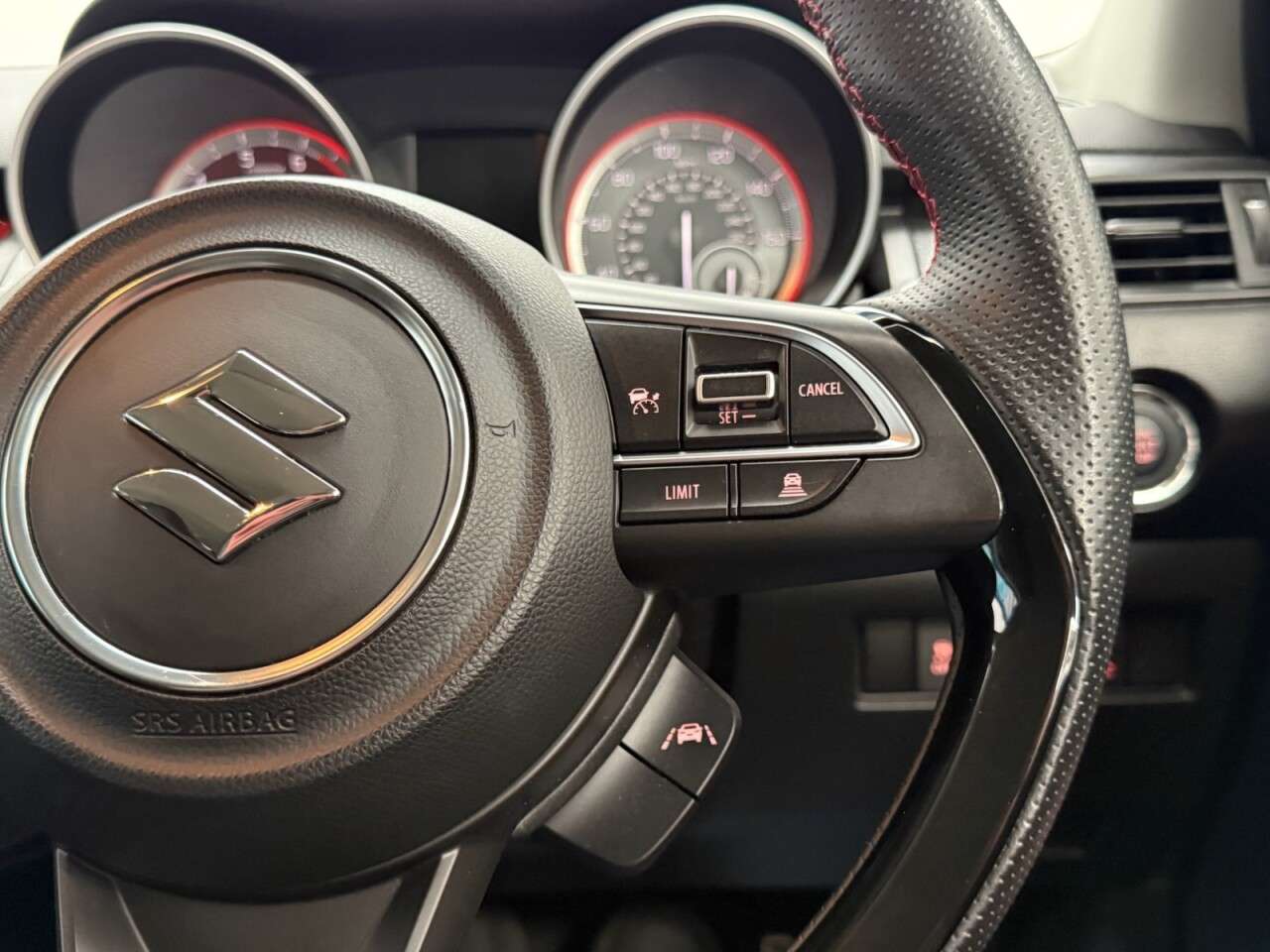 2021 SUZUKI SWIFT 2021 SUZUKI SWIFT