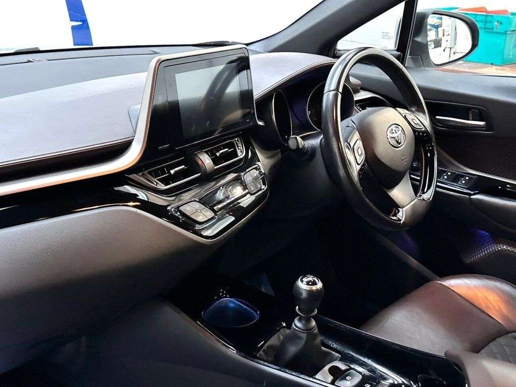 A 2017 TOYOTA C-HR 1.2 VVT-i Excel SUV 5dr Petrol Manual Euro 6 (s/s) (115 ps) Luxury Leather A 2017 TOYOTA C-HR 1.2 VVT-i Excel SUV 5dr Petrol Manual Euro 6 (s/s) (115 ps) Luxury Leather