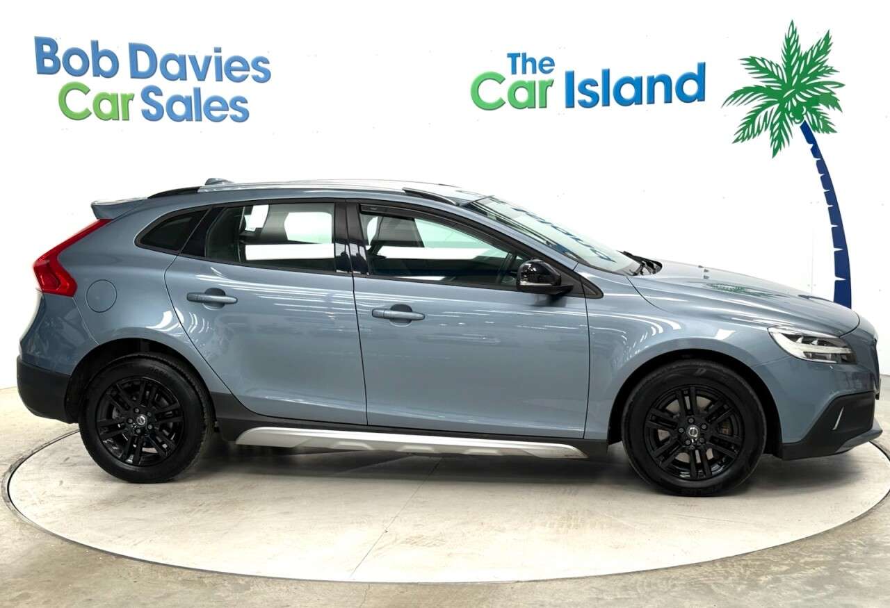 2017 VOLVO V40 CROSS COUNTRY 2017 VOLVO V40 CROSS COUNTRY