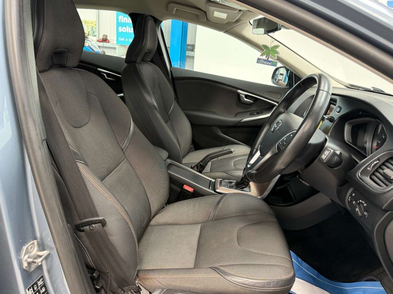2017 VOLVO V40 CROSS COUNTRY 2017 VOLVO V40 CROSS COUNTRY
