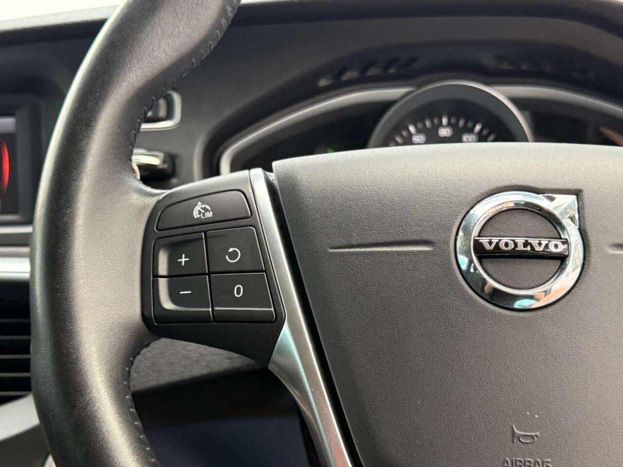 2017 VOLVO V40 CROSS COUNTRY 2017 VOLVO V40 CROSS COUNTRY