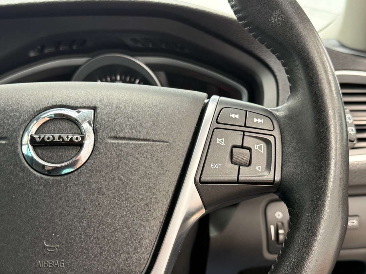 2017 VOLVO V40 CROSS COUNTRY 2017 VOLVO V40 CROSS COUNTRY