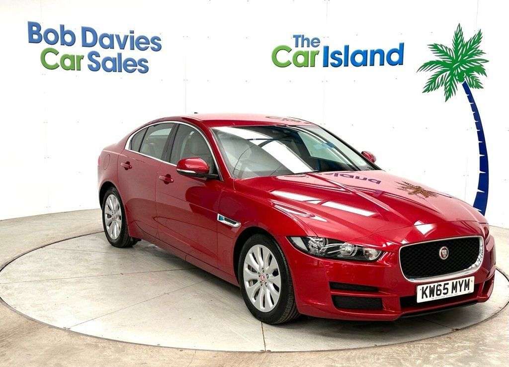 A 2016 JAGUAR XE 2.0d Prestige Saloon 4dr Diesel Auto Euro 6 (s/s) (163 ps) SATNAV Heated St A 2016 JAGUAR XE 2.0d Prestige Saloon 4dr Diesel Auto Euro 6 (s/s) (163 ps) SATNAV Heated St