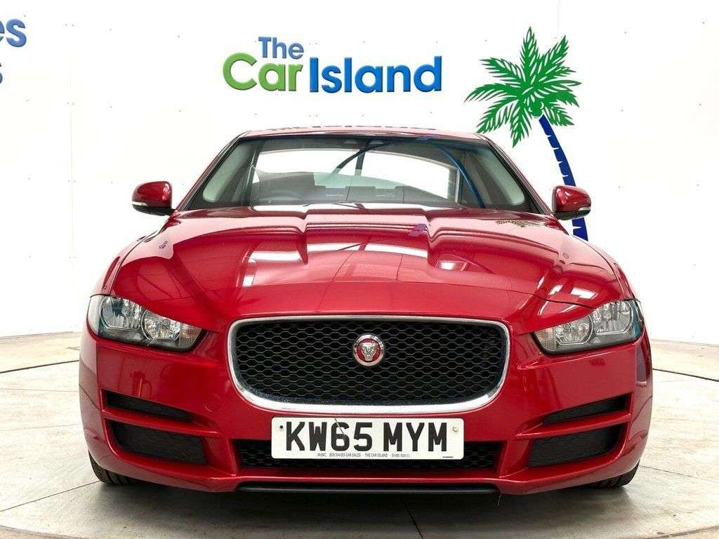 A 2016 JAGUAR XE 2.0d Prestige Saloon 4dr Diesel Auto Euro 6 (s/s) (163 ps) SATNAV Heated St A 2016 JAGUAR XE 2.0d Prestige Saloon 4dr Diesel Auto Euro 6 (s/s) (163 ps) SATNAV Heated St