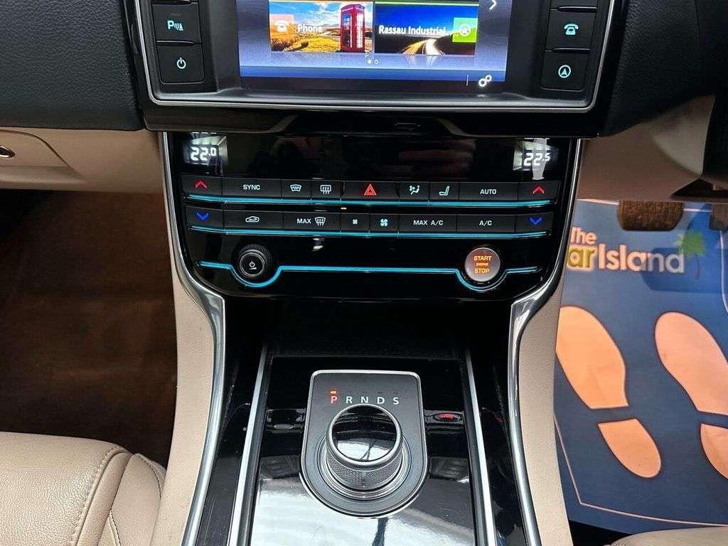 2016 JAGUAR XE 2016 JAGUAR XE