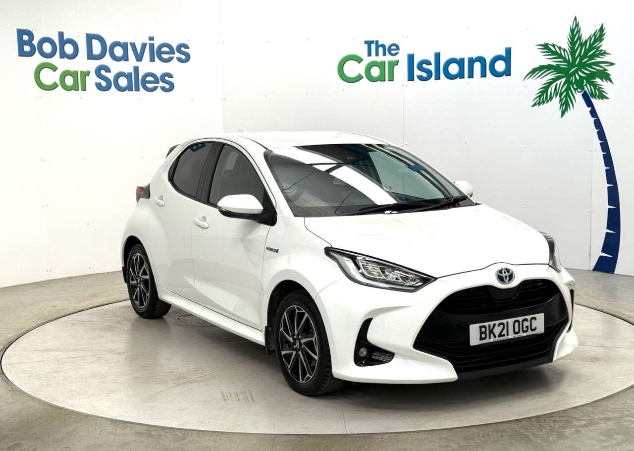 A 2021 TOYOTA YARIS 1.5 VVT-h Design Hatchback 5dr Petrol Hybrid E-CVT Euro 6 (s/s) (116 ps) Pa A 2021 TOYOTA YARIS 1.5 VVT-h Design Hatchback 5dr Petrol Hybrid E-CVT Euro 6 (s/s) (116 ps) Pa