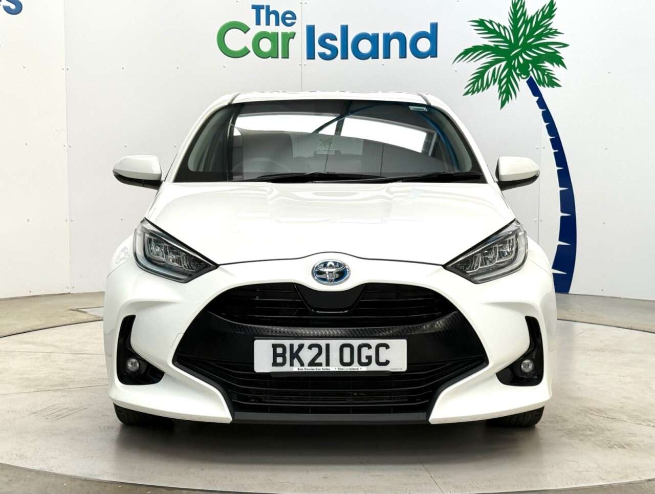 A 2021 TOYOTA YARIS 1.5 VVT-h Design Hatchback 5dr Petrol Hybrid E-CVT Euro 6 (s/s) (116 ps) Pa A 2021 TOYOTA YARIS 1.5 VVT-h Design Hatchback 5dr Petrol Hybrid E-CVT Euro 6 (s/s) (116 ps) Pa