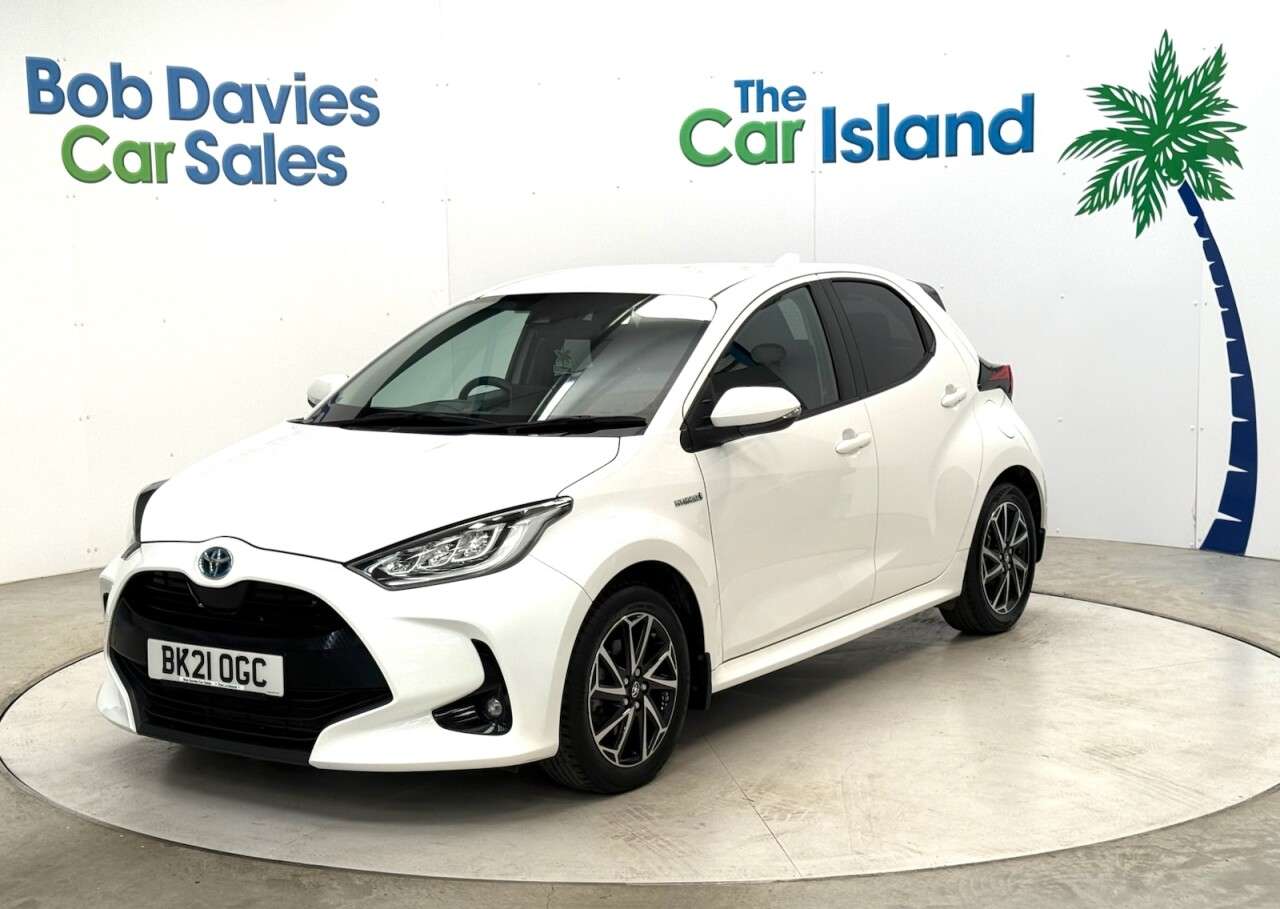 A 2021 TOYOTA YARIS 1.5 VVT-h Design Hatchback 5dr Petrol Hybrid E-CVT Euro 6 (s/s) (116 ps) Pa A 2021 TOYOTA YARIS 1.5 VVT-h Design Hatchback 5dr Petrol Hybrid E-CVT Euro 6 (s/s) (116 ps) Pa