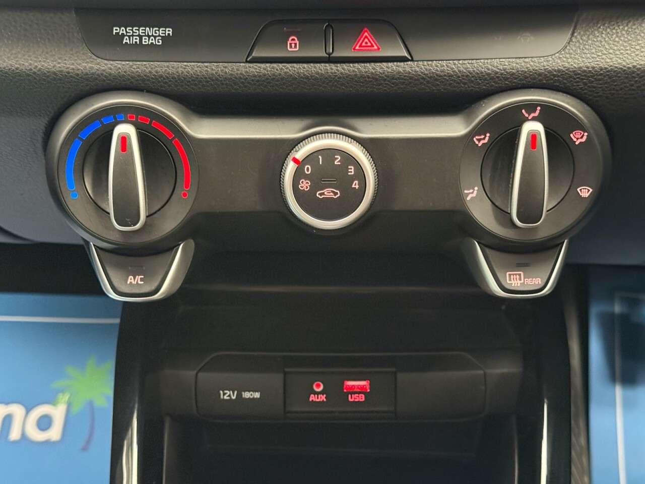 2020 KIA STONIC 2020 KIA STONIC